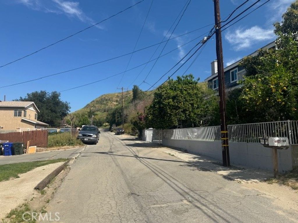 Image 11 of property listing at 1 Garfield Street, Val Verde, CA 91384