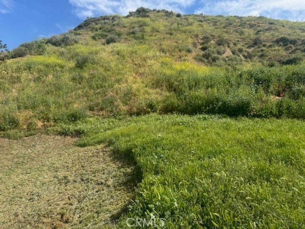 Image 2 of property listing at 1 Garfield Street, Val Verde, CA 91384