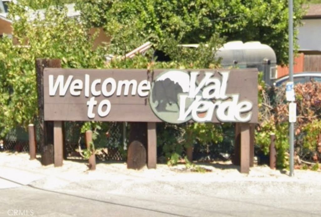 Image 7 of property listing at 1 Garfield Street, Val Verde, CA 91384