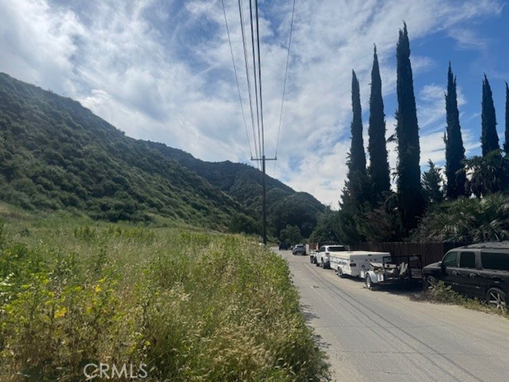 Image 8 of property listing at 1 Garfield Street, Val Verde, CA 91384