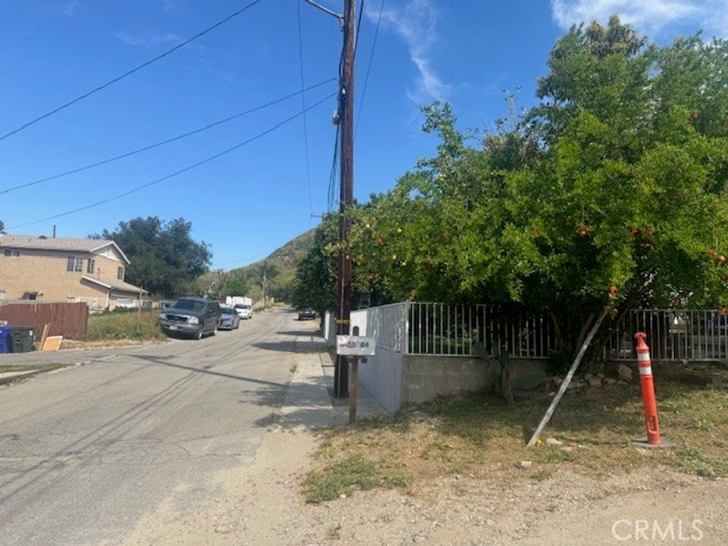 Image 9 of property listing at 1 Garfield Street, Val Verde, CA 91384