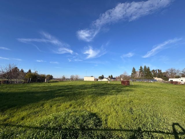 10901 Dixon Rd, Oakdale, CA 95361