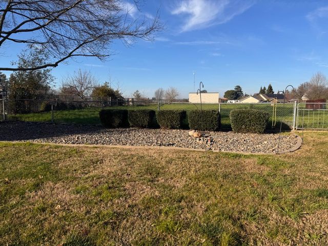 10901 Dixon Rd, Oakdale, CA 95361