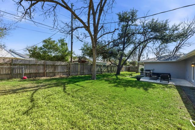 8201 Shadowood DR, Austin, TX 78757