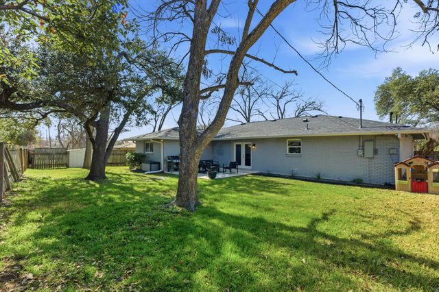 8201 Shadowood DR, Austin, TX 78757