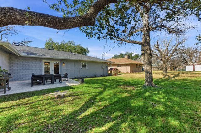 8201 Shadowood DR, Austin, TX 78757