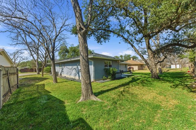 8201 Shadowood DR, Austin, TX 78757