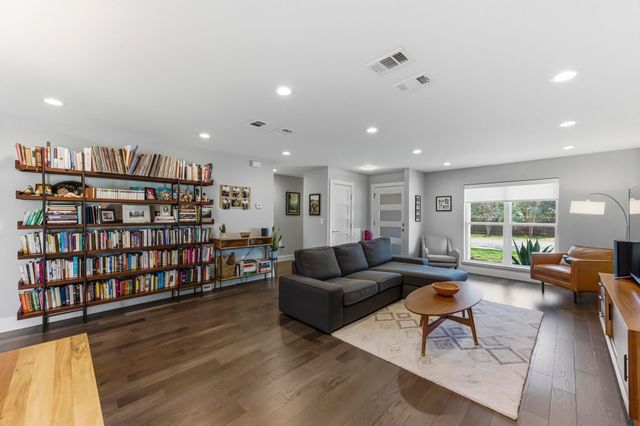 8201 Shadowood DR, Austin, TX 78757