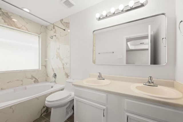 11914 E Vita Circle, Houston, TX 77070