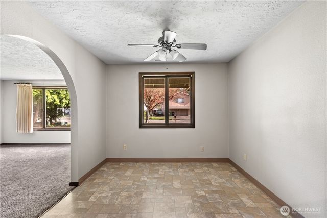 5628 Finch Drive, Longview, WA 98632