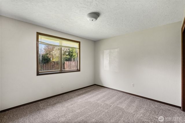 5628 Finch Drive, Longview, WA 98632