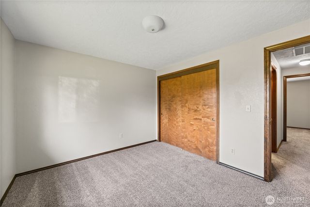 5628 Finch Drive, Longview, WA 98632