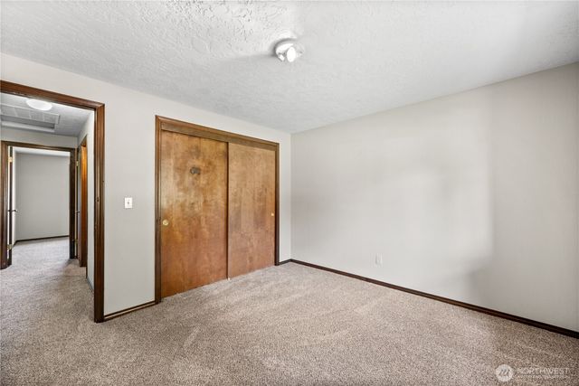 5628 Finch Drive, Longview, WA 98632