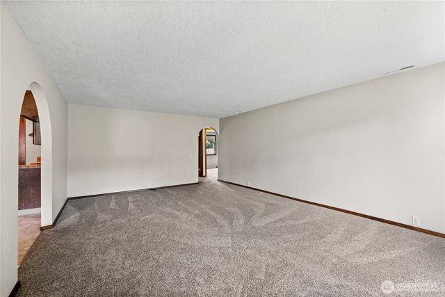 5628 Finch Drive, Longview, WA 98632