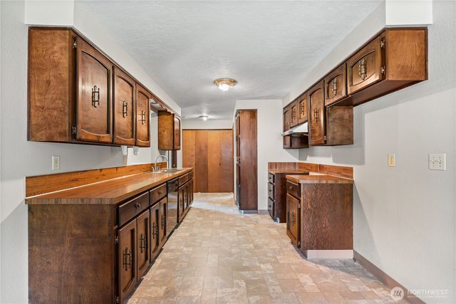 5628 Finch Drive, Longview, WA 98632