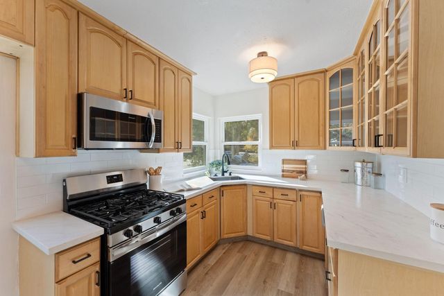 2185 6th Ave, Sacramento, CA 95818