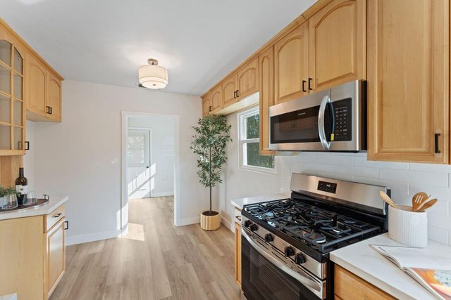 2185 6th Ave, Sacramento, CA 95818