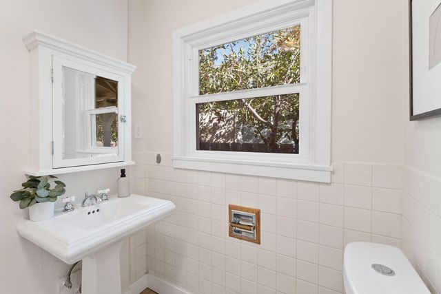 2185 6th Ave, Sacramento, CA 95818