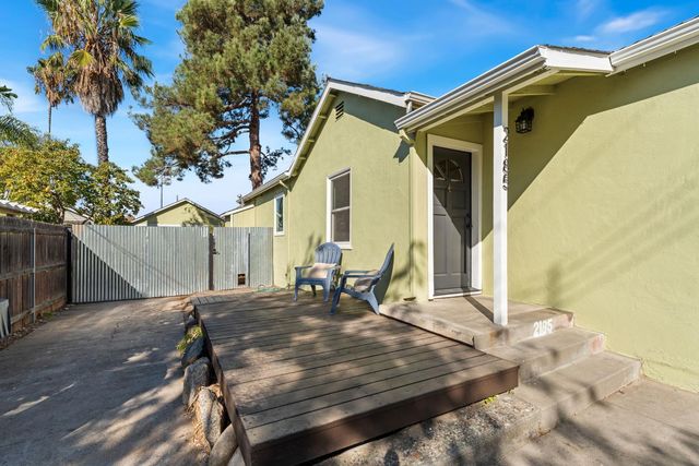 2185 6th Ave, Sacramento, CA 95818