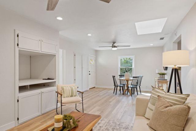 2185 6th Ave, Sacramento, CA 95818
