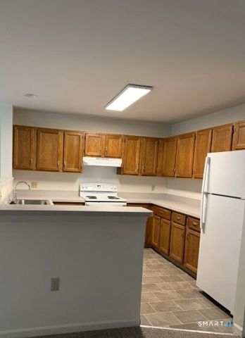 28 Rose Lane 20, Danbury, CT 06811