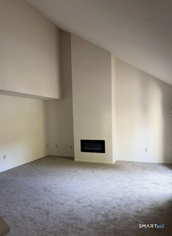 28 Rose Lane 20, Danbury, CT 06811