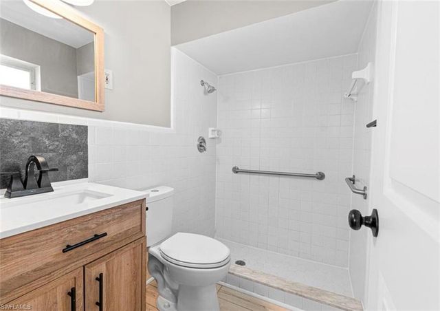 1220 SE 32nd ST, Cape Coral, FL 33904