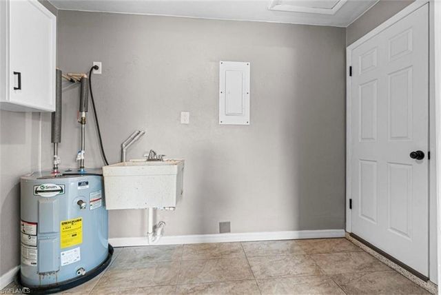 1220 SE 32nd ST, Cape Coral, FL 33904