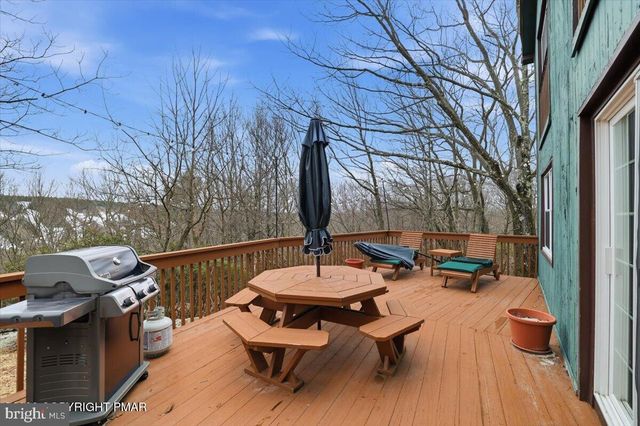 12 HIDDEN RIDGE RD, Lake Harmony, PA 18624