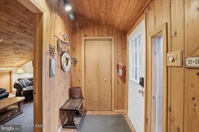 12 HIDDEN RIDGE RD, Lake Harmony, PA 18624