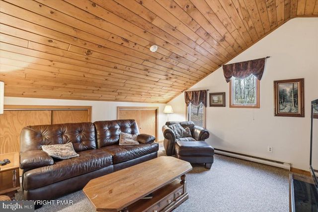 12 HIDDEN RIDGE RD, Lake Harmony, PA 18624
