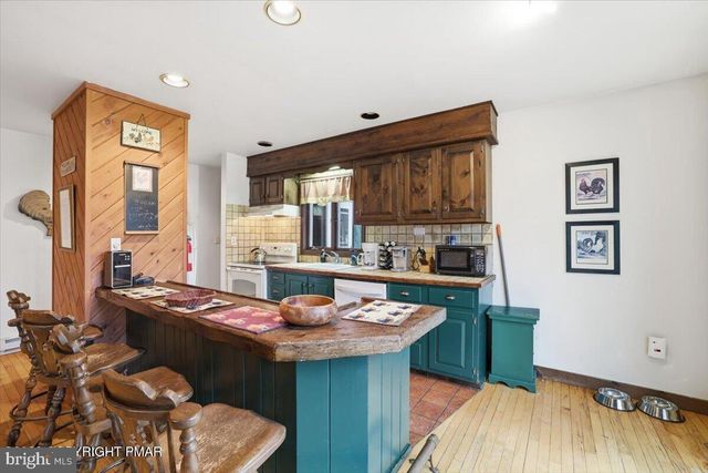 12 HIDDEN RIDGE RD, Lake Harmony, PA 18624