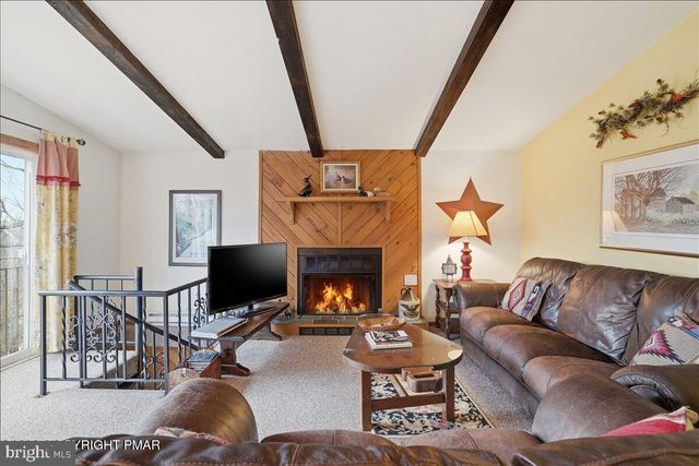 12 HIDDEN RIDGE RD, Lake Harmony, PA 18624