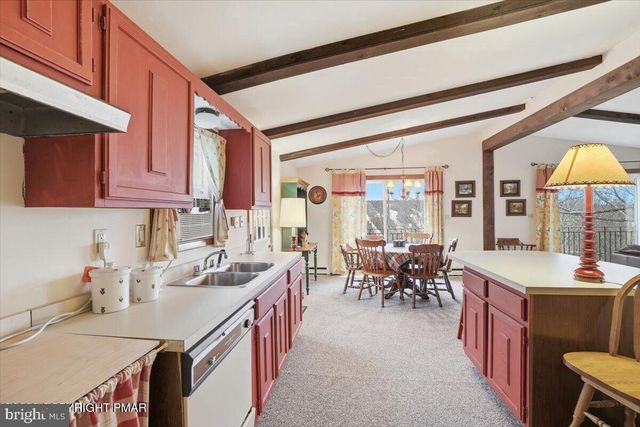12 HIDDEN RIDGE RD, Lake Harmony, PA 18624