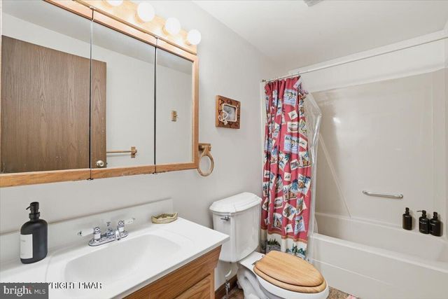 12 HIDDEN RIDGE RD, Lake Harmony, PA 18624