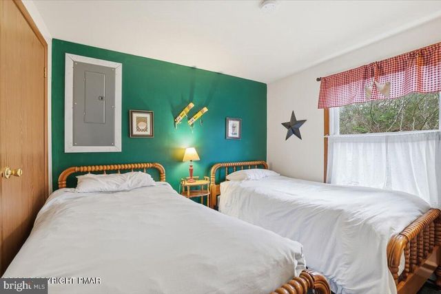 12 HIDDEN RIDGE RD, Lake Harmony, PA 18624