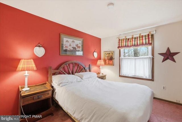 12 HIDDEN RIDGE RD, Lake Harmony, PA 18624