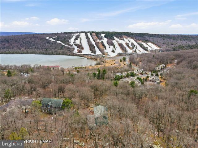 12 HIDDEN RIDGE RD, Lake Harmony, PA 18624