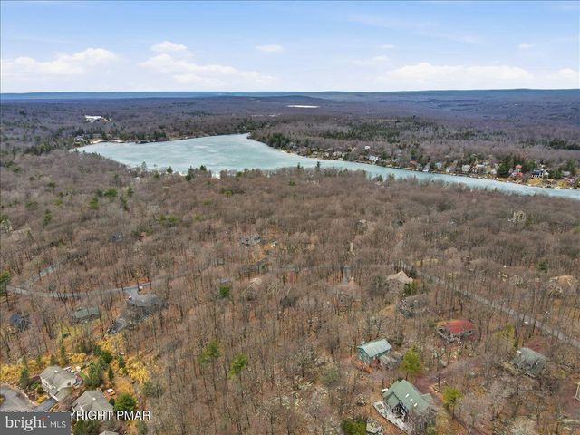 12 HIDDEN RIDGE RD, Lake Harmony, PA 18624