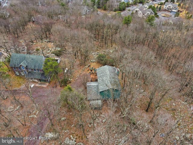 12 HIDDEN RIDGE RD, Lake Harmony, PA 18624