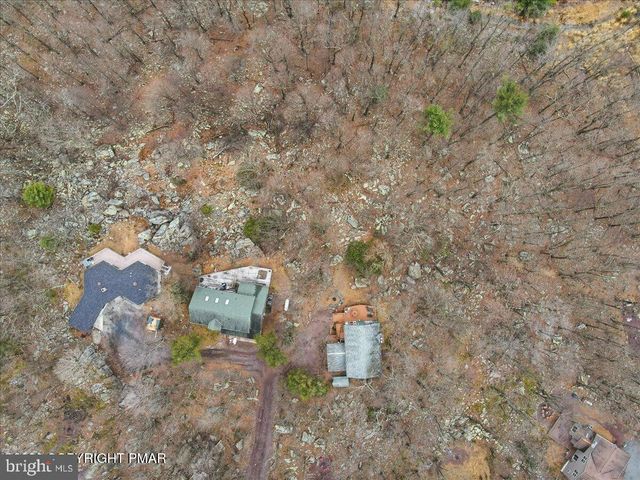 12 HIDDEN RIDGE RD, Lake Harmony, PA 18624