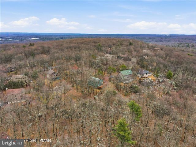 12 HIDDEN RIDGE RD, Lake Harmony, PA 18624