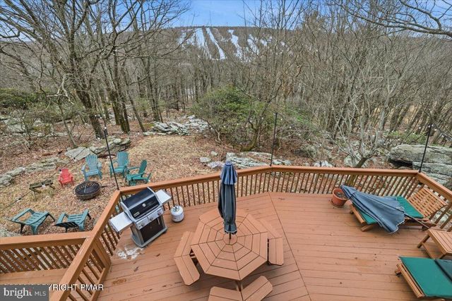 12 HIDDEN RIDGE RD, Lake Harmony, PA 18624