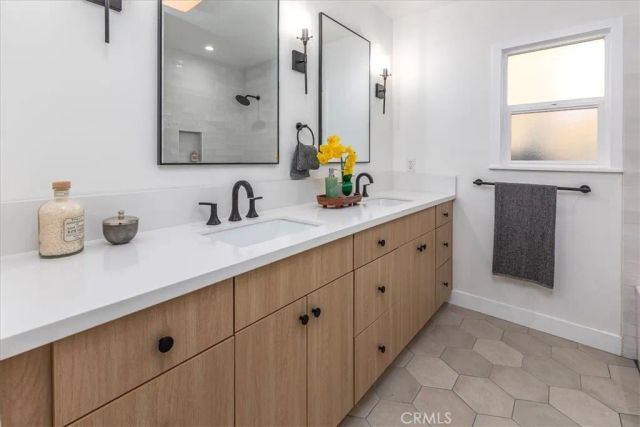 3825 Edgehill Drive, Los Angeles, CA 90008