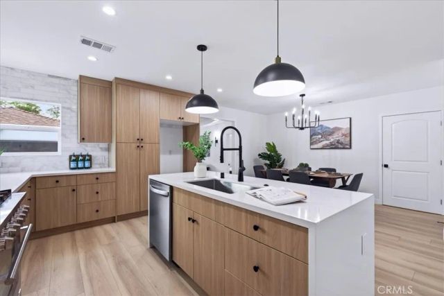 3825 Edgehill Drive, Los Angeles, CA 90008