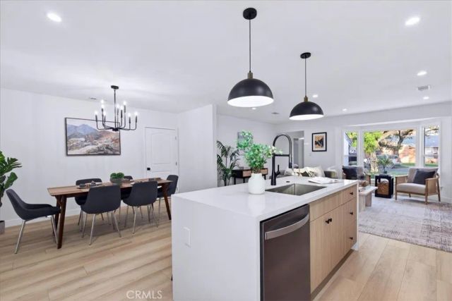 3825 Edgehill Drive, Los Angeles, CA 90008