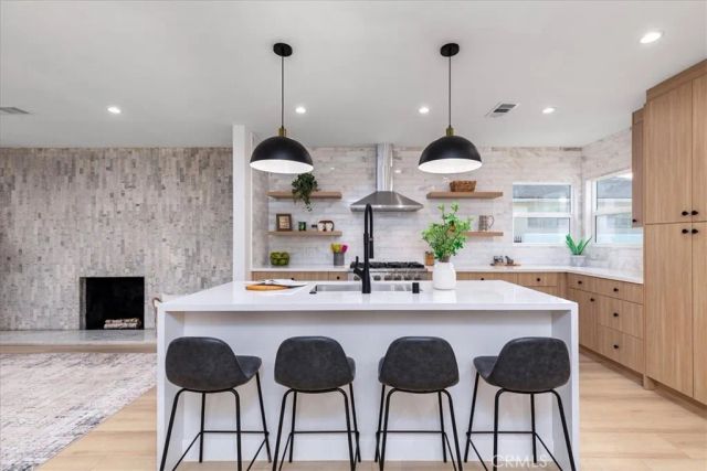 3825 Edgehill Drive, Los Angeles, CA 90008