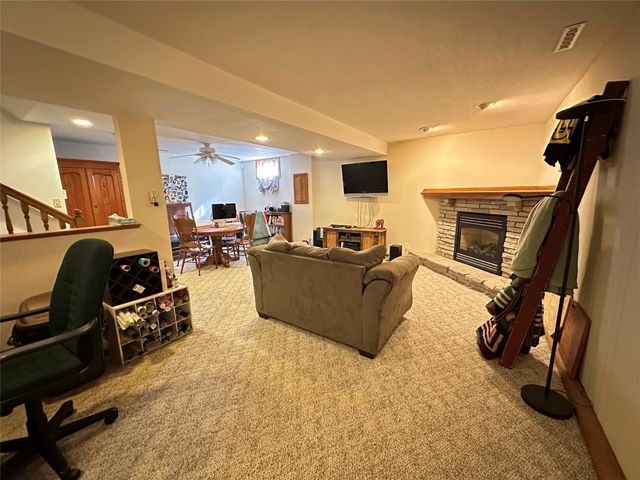 722 W Mills Street, Winterset, IA 50273