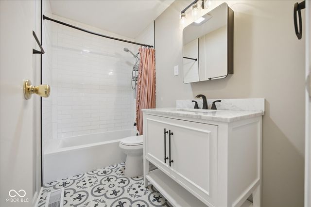 516 Roosevelt Drive, Shelbyville, IN 46176