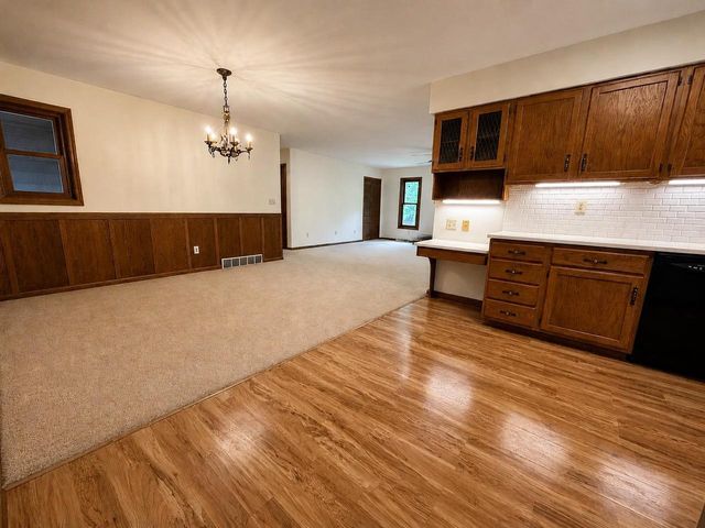 848 W SOUTH PARK AVENUE, Oshkosh, WI 54902